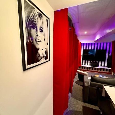 Experience Cinema Immersif Dans Appartement Renove Pres De Montmartre Paris Exteriör bild