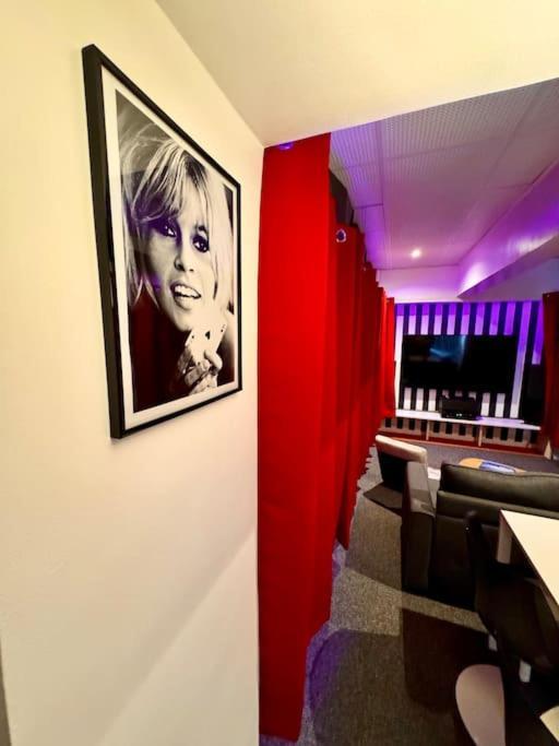 Experience Cinema Immersif Dans Appartement Renove Pres De Montmartre Paris Exteriör bild